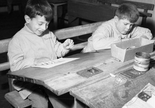Bimbi di una classe differenziale del 1957