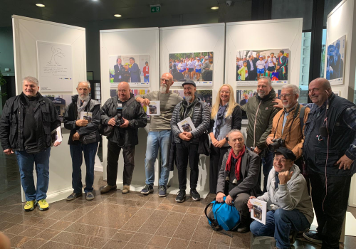 La maggior parte dei fotografi protagonisti della mostra "Casa dei Risvegli Luca De Nigris: vent’anni tra cura e cultura"