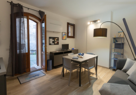 L'interno di uno degli appartamenti del progetto "Il Barbero Blu" di Siena