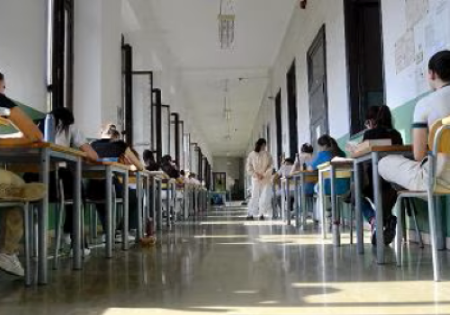 Studenti e studentesse agli esami di maturità
