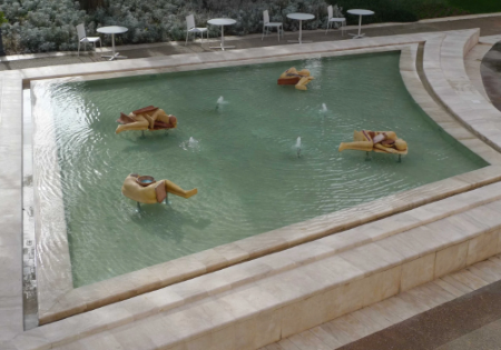 "Fontana dei dormienti" di Mimmo Paladino nei Giardini Pubblici di Cagliari