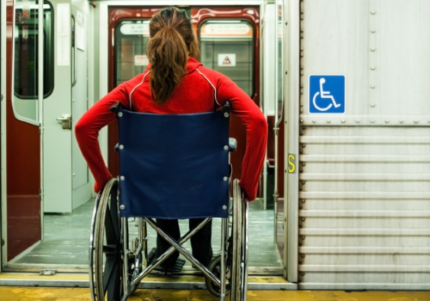 Tutte le persone con disabilità devono poter viaggiare in autonomia sui treni dell’Unione Europea