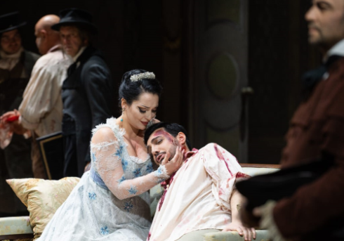 Un'immagine della rappresentazione di "Tosca" al Teatro Carlo Felice di Genova, resa accessibile alle persone con disabilità visive
