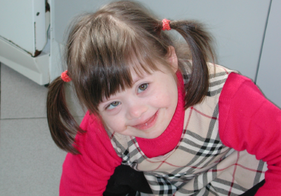 Bimba con sindrome di Down (foto di Archivio AIPD Nazionale)