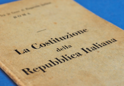 Vecchia copertina della Costituzione