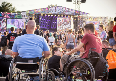 Persone con disabilità ad un evento live