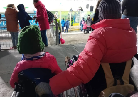 Due persone con disabilità allo stadio (credits: Famiglie con Disabilità della Toscana)