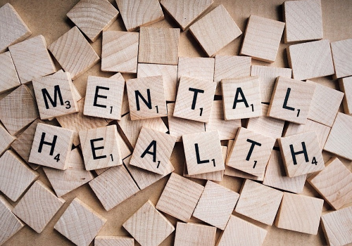 "Mental Health" scritto con i quadratini dello "Scarabeo"