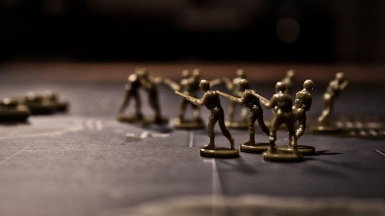 Statuine di soldatini in guerra