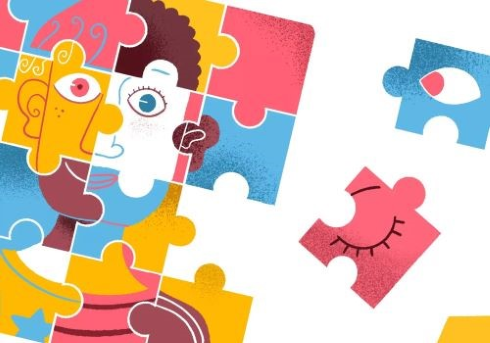 Puzzle con pezzi diversi e colorati