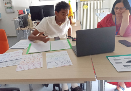 Luca durante l'esame di maturità dall'Istituto Riabilitativo Montecatone