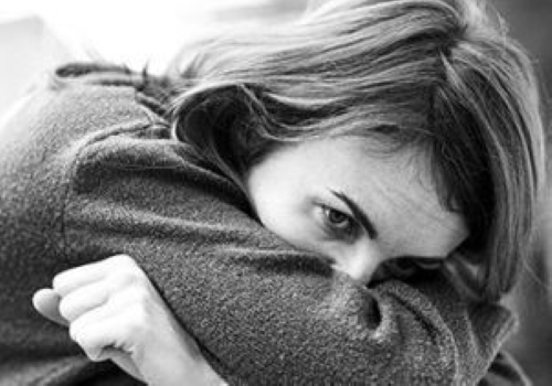Donna con malattia rara con problemi di salute mentale