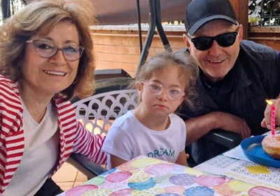 Michela insieme ai nonni (©AIPD Nazionale)