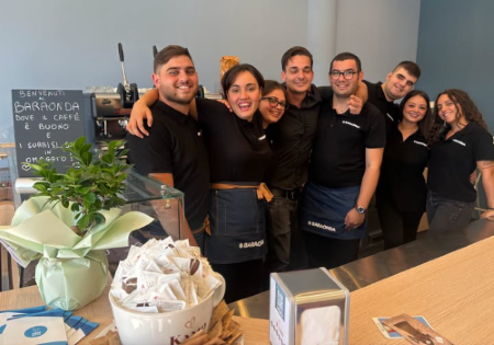 Lo staff del "Baraonda Cafe" di Cercola (Napoli)