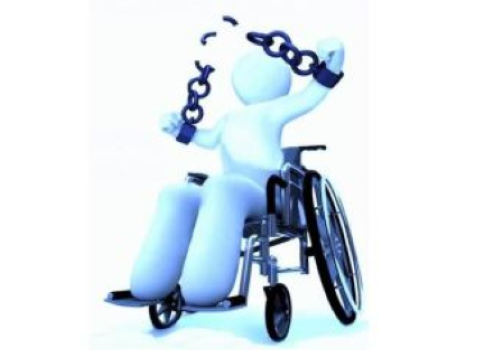 Omino con disabilità che spezza le catene