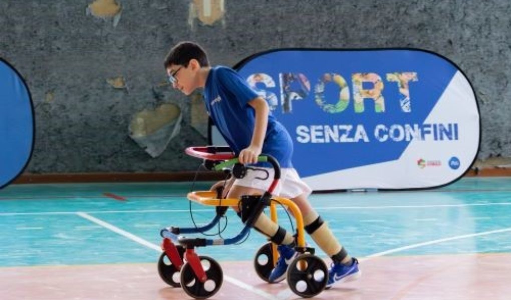 Un giovanissimo atleta con disabilità