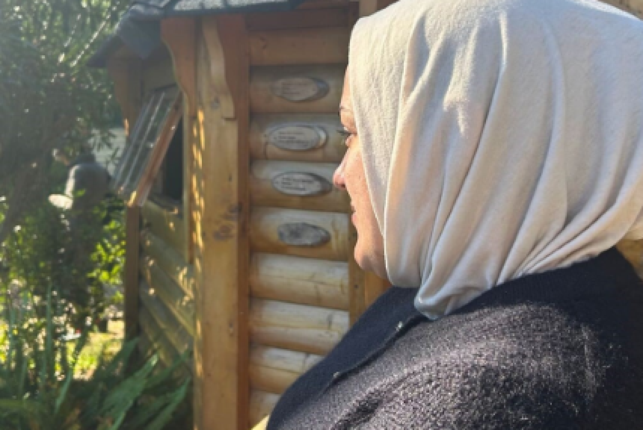 Badriya, 33 anni, ha perso a Gaza il marito e il figlio maggiore. Ha salvato Amin, il figlio minore, fuggendo con lui in Italia, grazie all'Associazione Kim