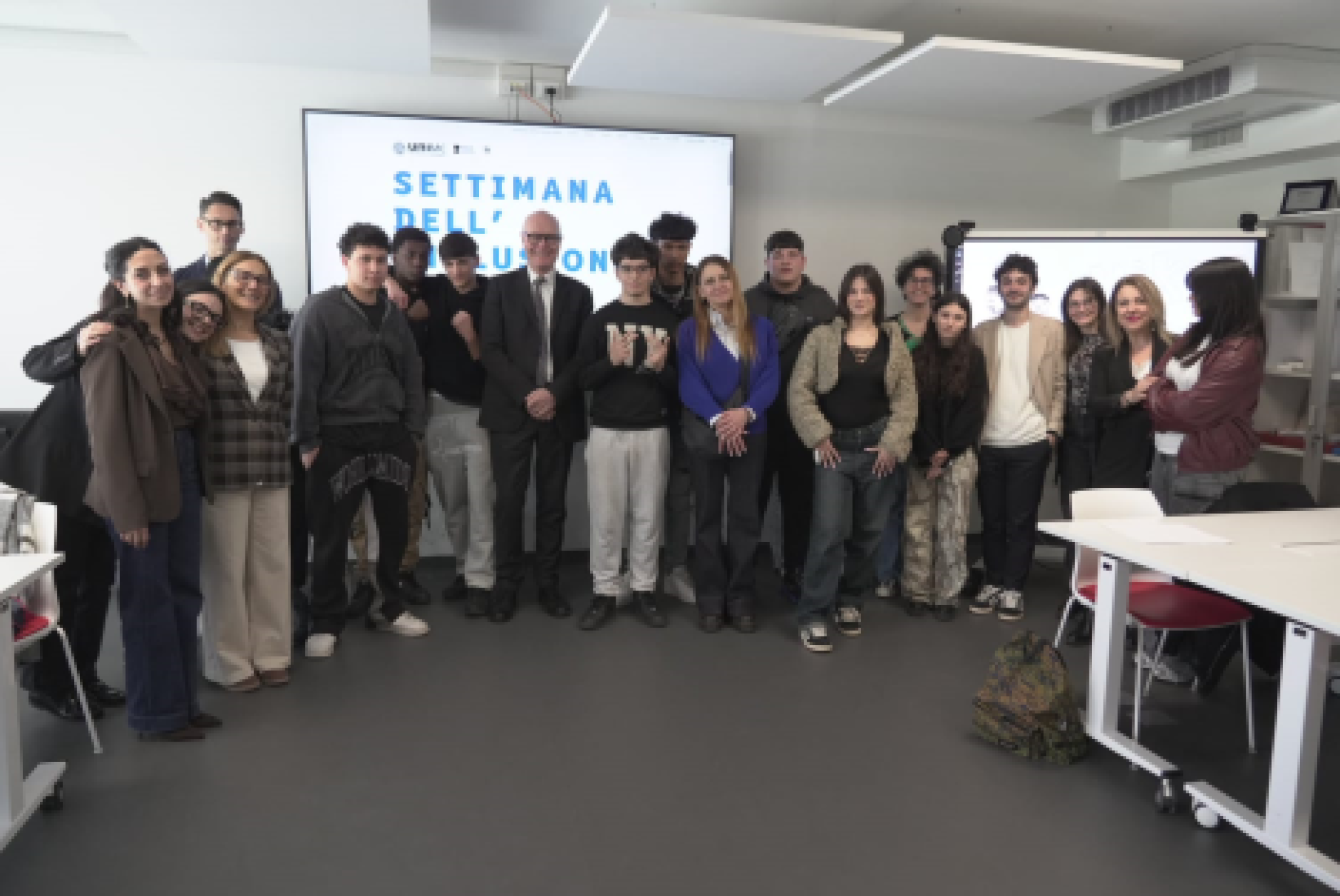 Un bella foto di gruppo scattata durante la recente "Settimana dell'Inclusione" al Centro di Ricerca TincTec dell'Università di Macerata