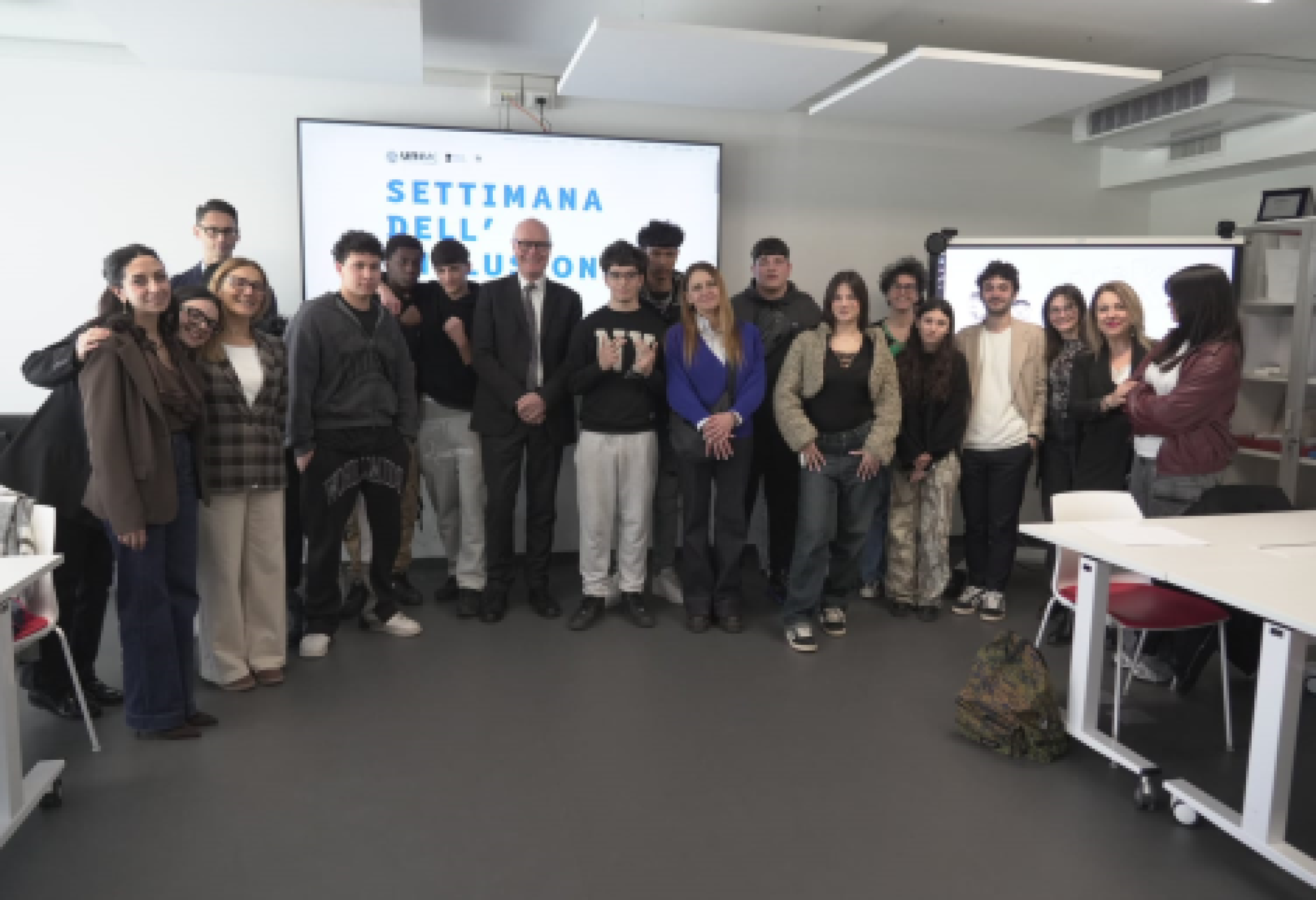 Un bella foto di gruppo scattata durante la recente "Settimana dell'Inclusione" al Centro di Ricerca TincTec dell'Università di Macerata