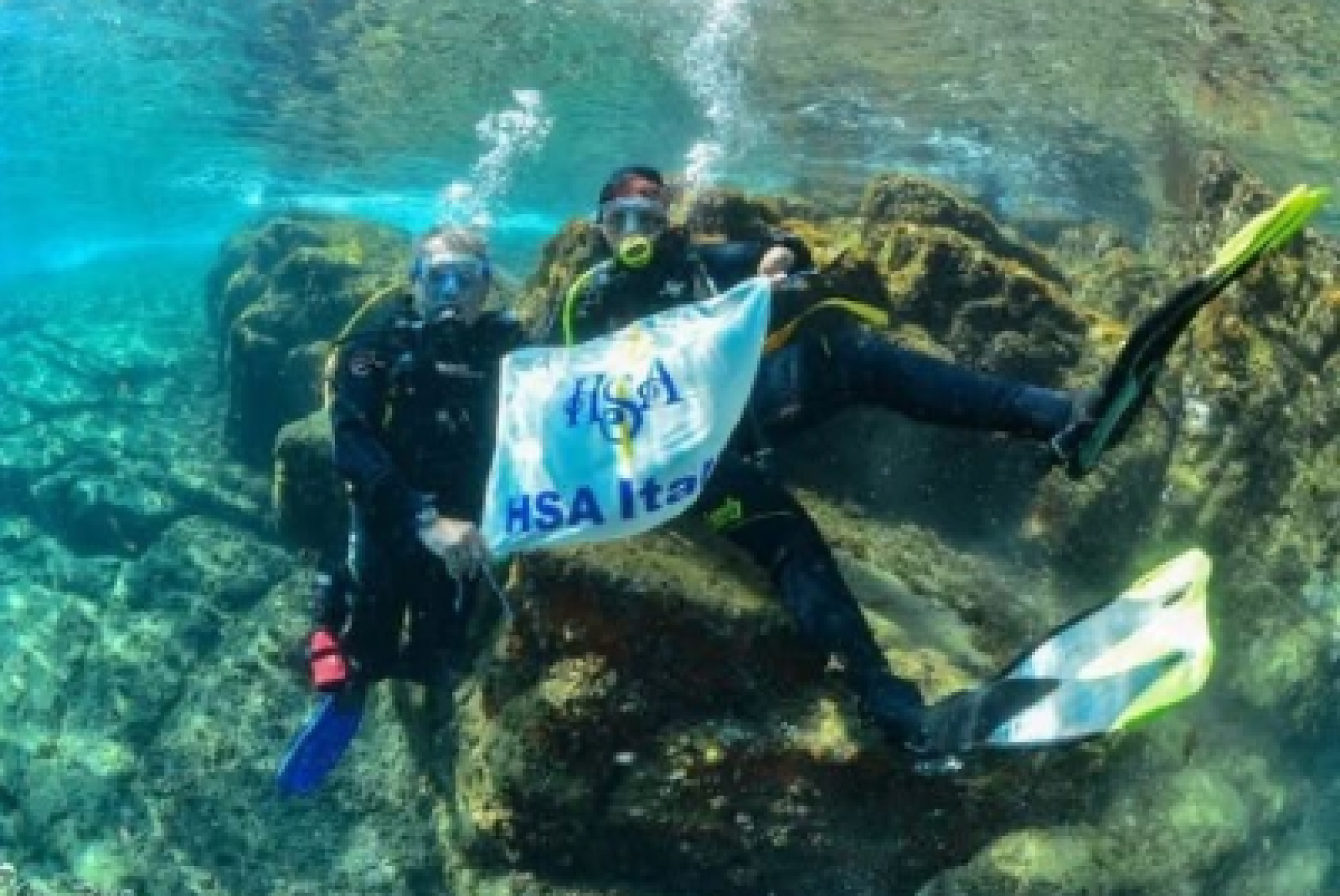 Persone in immersione nel corso di una delle tante iniziative promosse da HSA Italia