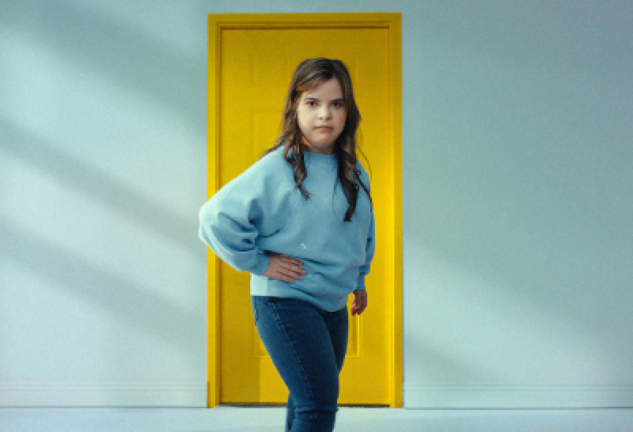 È la giovane Sophia ad aprire il video “No Decision Without Us”