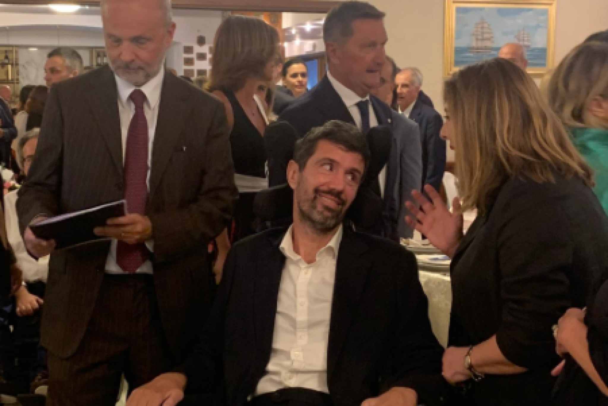Da sinistra, in primo piano, il ministro della Salute Orazio Schillaci, Francesco Lorenzini e la presidente dell'AISLA Fulvia Massimelli, durante l'evento "Porti di Speranza. Uniport & Friends"