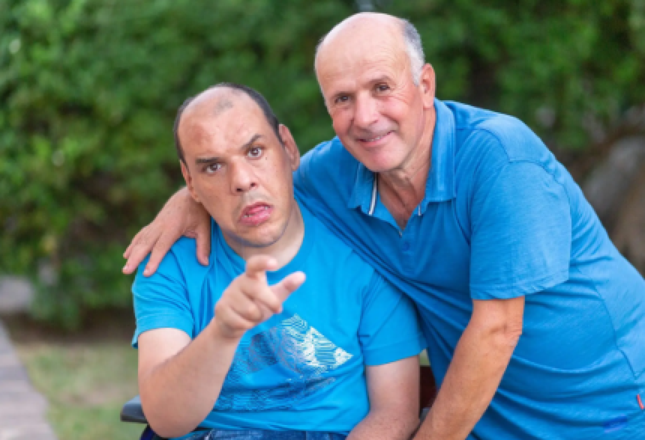 Caregiver aderente all'Associazione ABC insieme al figlio con disabilità