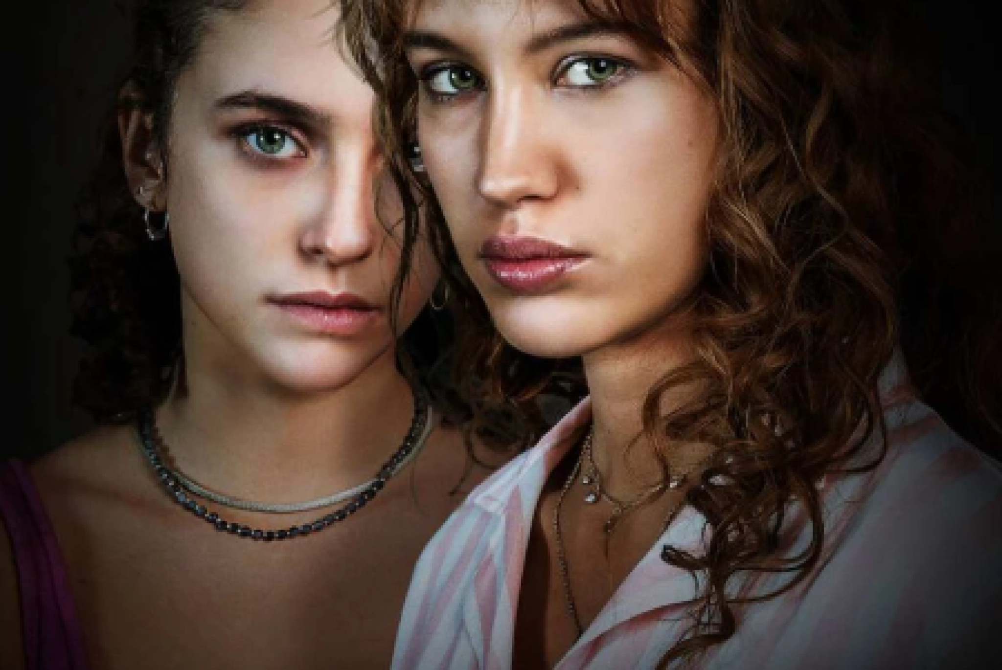 Le giovani protagoniste della serie televisiva "Adorazione"