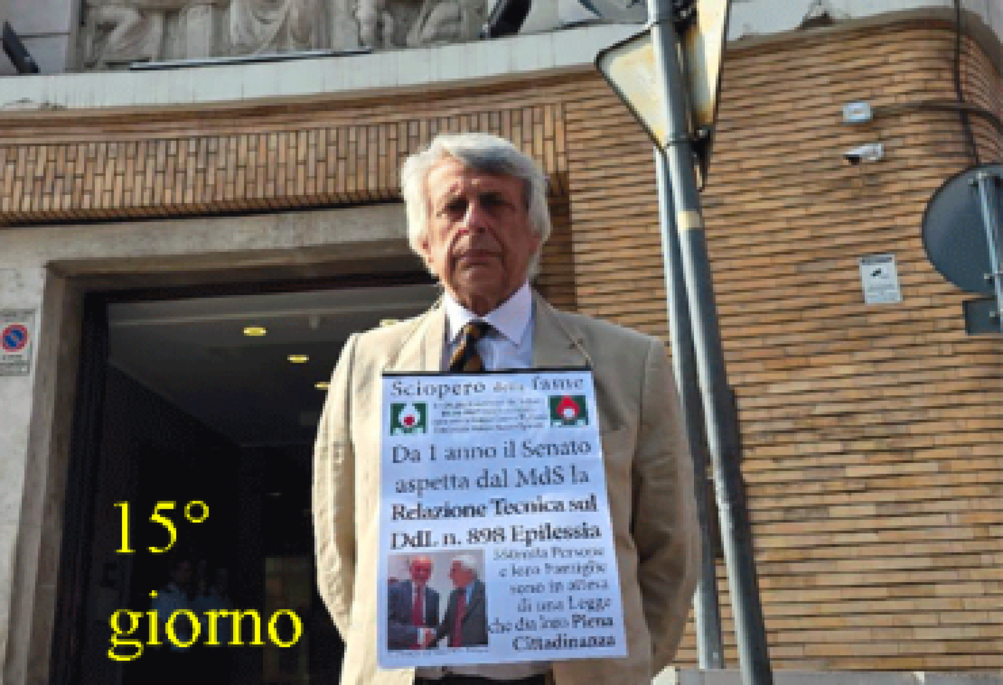 È giunto al 15° giorno lo sciopero della fame del presidente dell’AICE Pesce, davanti al Ministero della Salute, per far sì che venga sbloccato l’iter del Disegno di Legge 898 (“Disposizioni per la tutela delle persone affette da epilessia”)