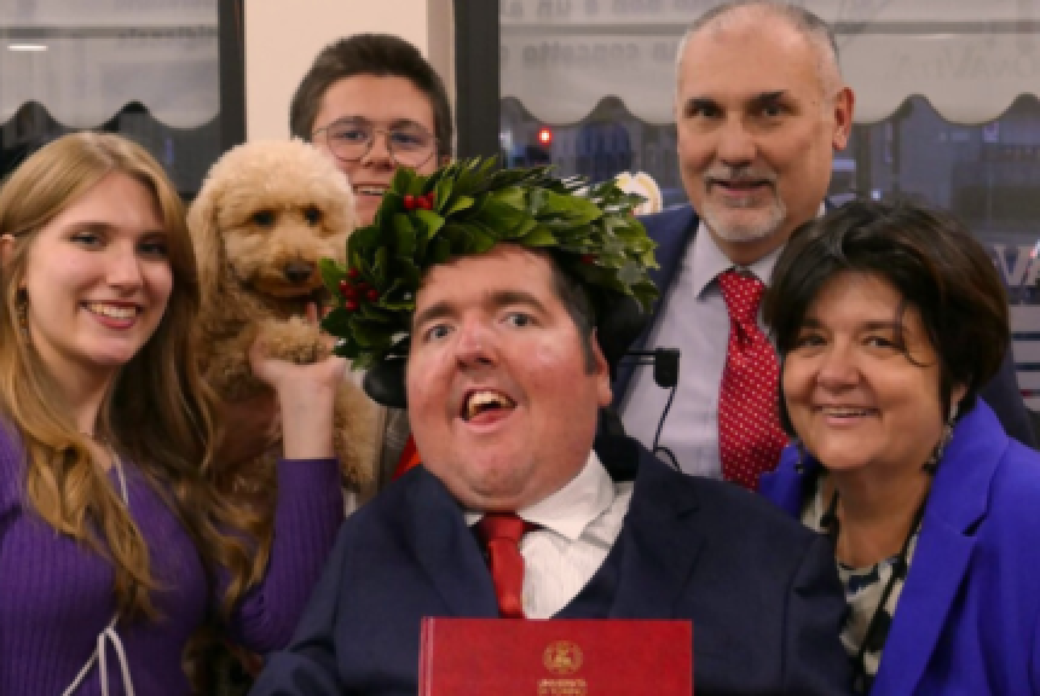 Foto di gruppo per Alessandro Rosa nel giorno della sua laurea