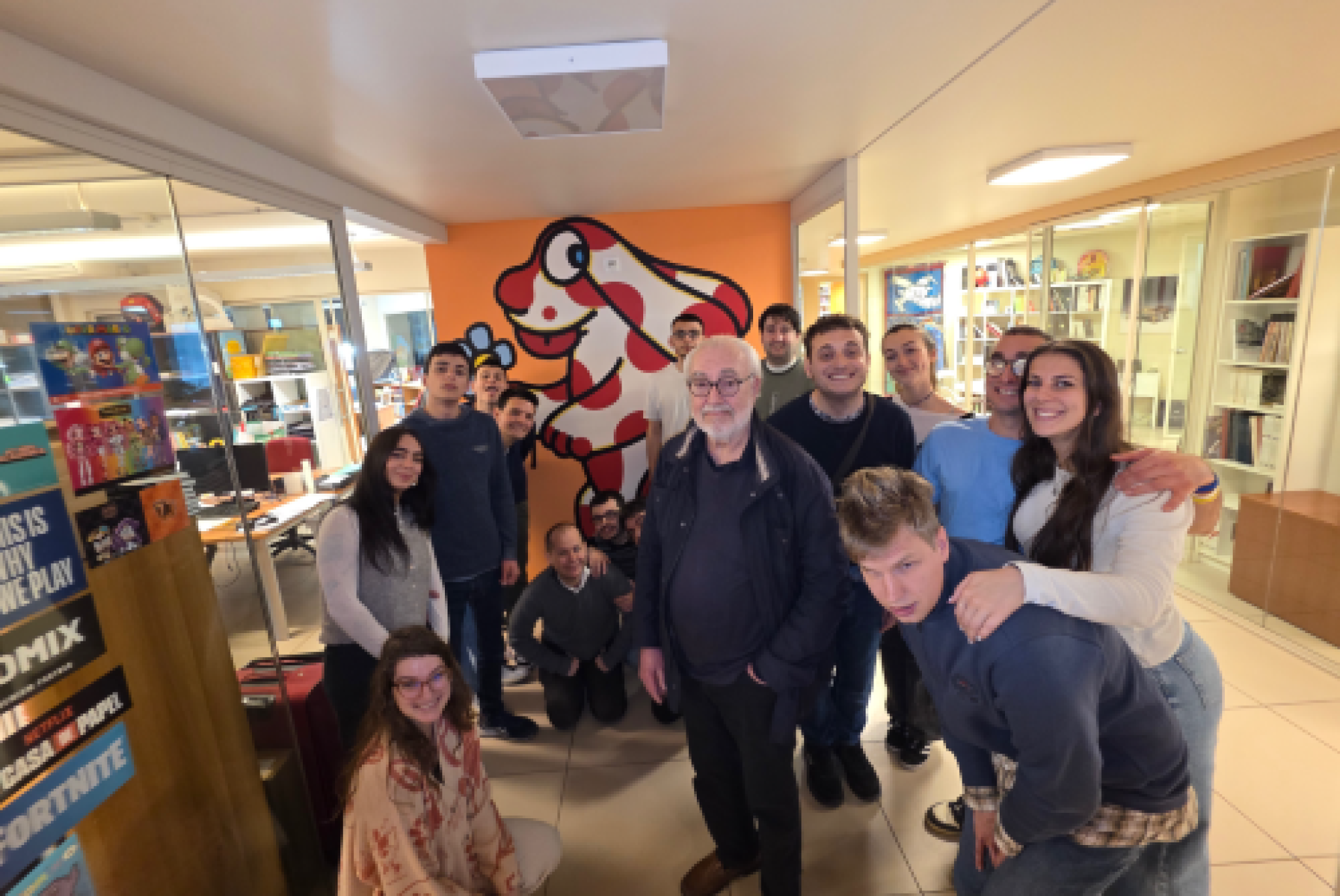 Altan a Modena, insieme alle persone del progetto "Digitiamo", impegnate nella digitalizzazione delle storie della Pimpa