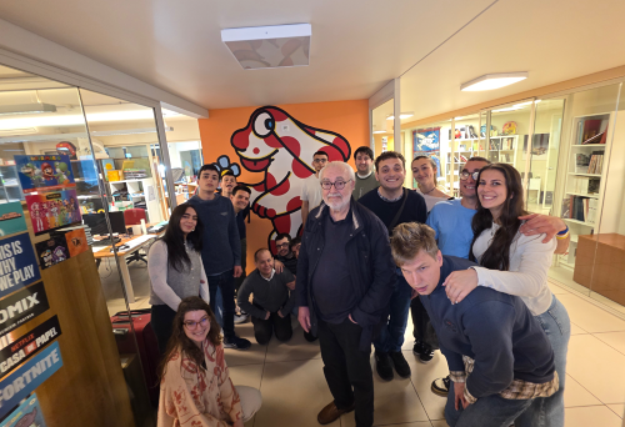 Altan a Modena, insieme alle persone del progetto "Digitiamo", impegnate nella digitalizzazione delle storie della Pimpa