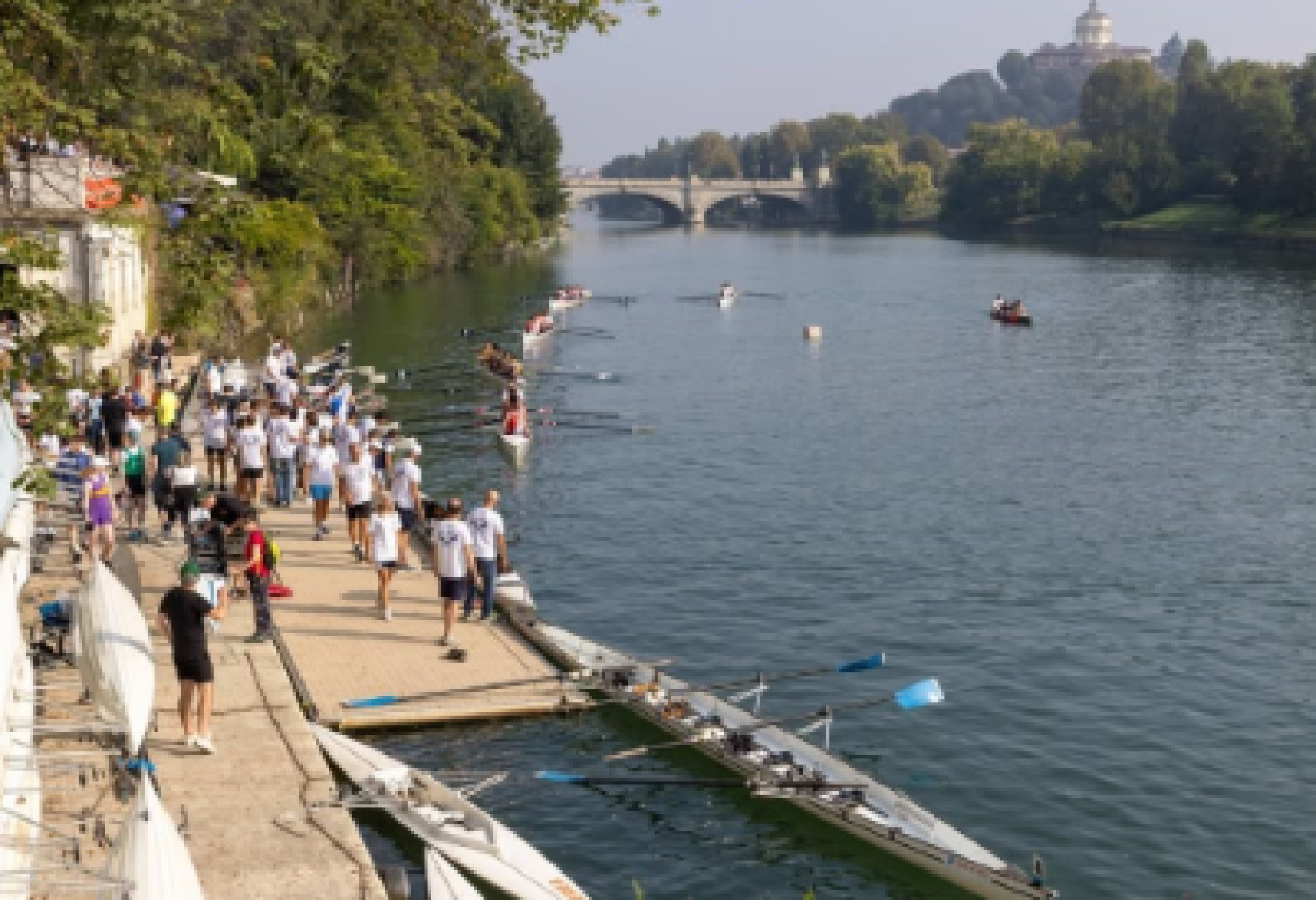 Una regata di canottaggio paralimpico promossa sul Po dalla Società Canottieri Arnmida di Torino