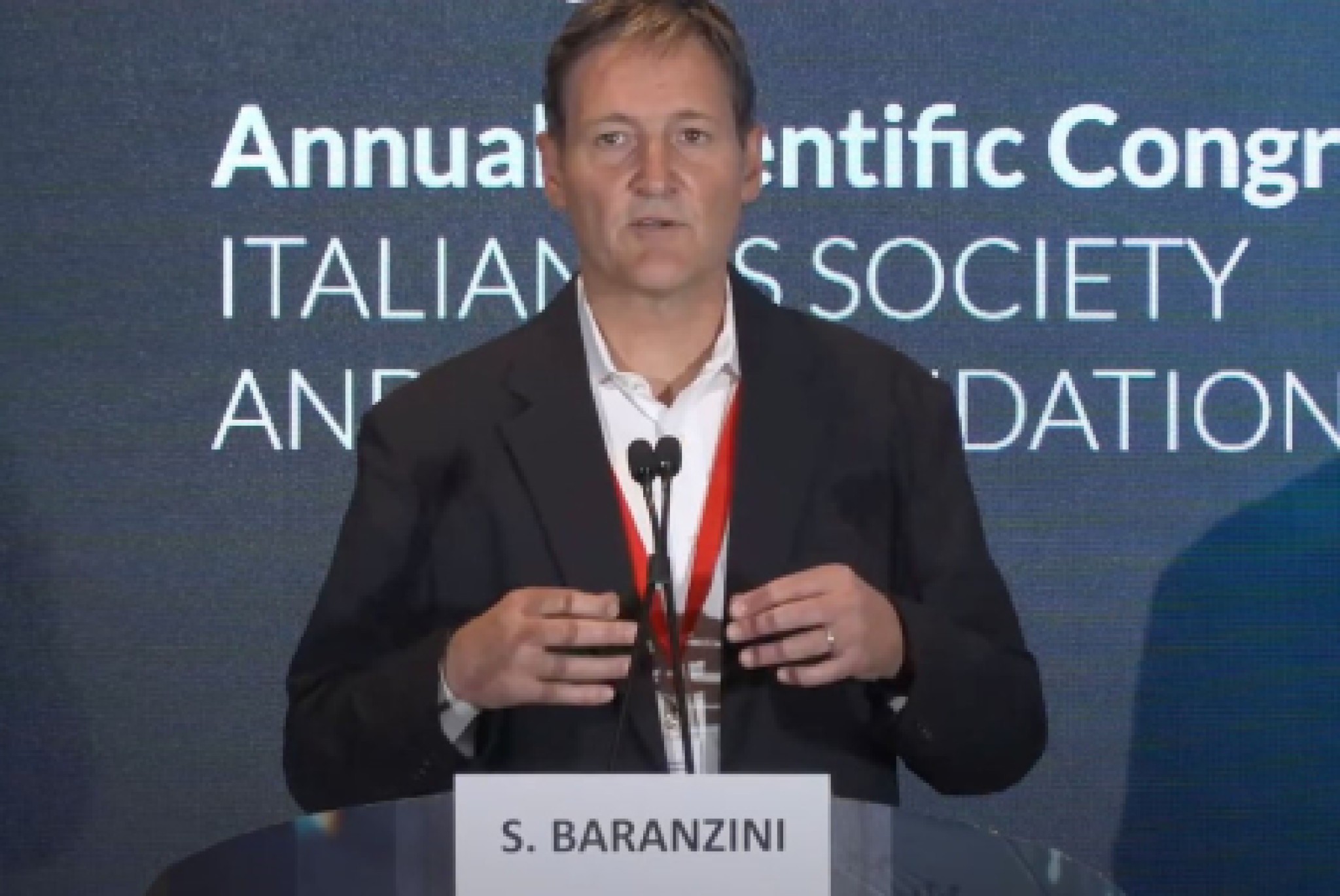 Sergio Baranzini durante il suo intervento al congresso della FISM