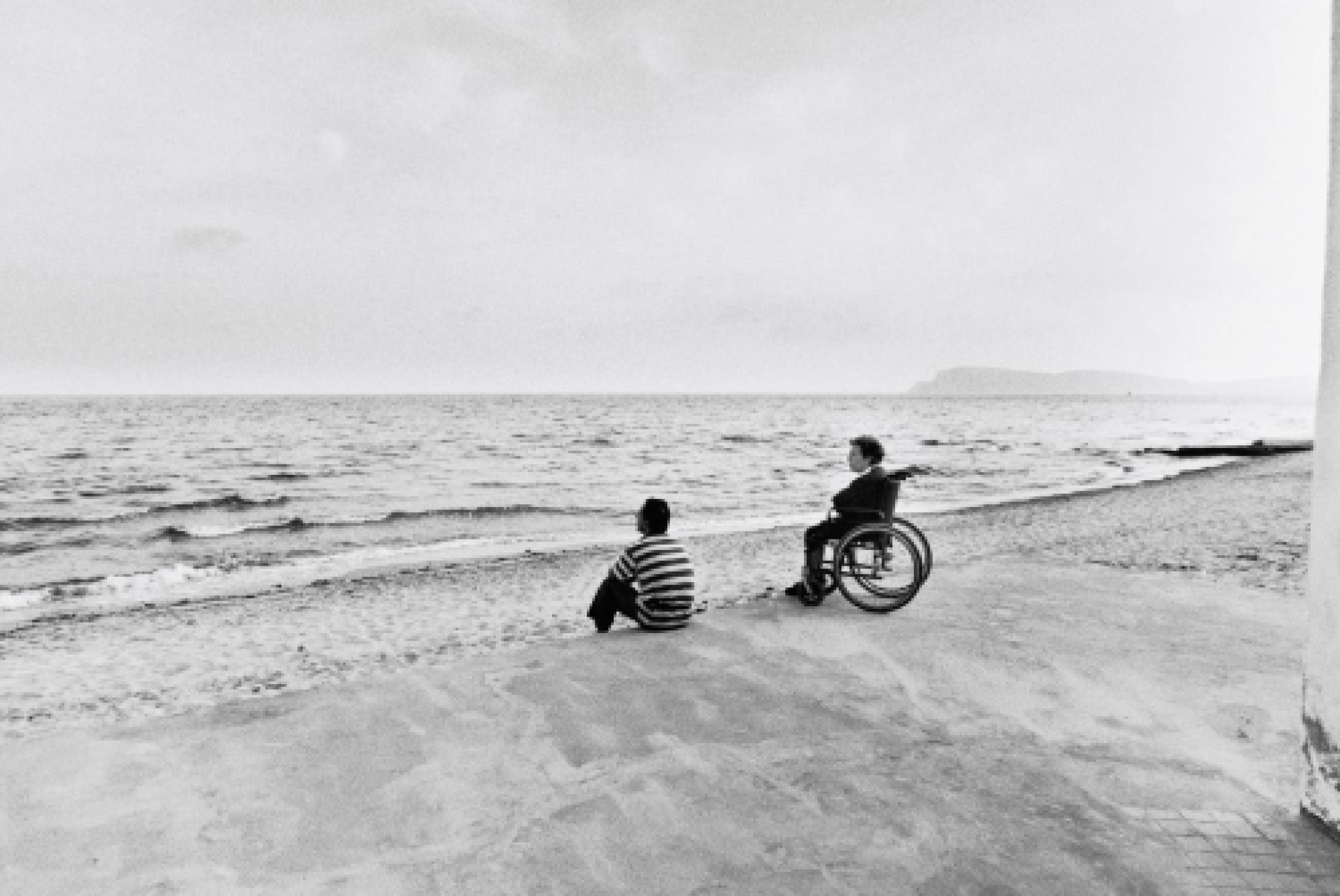 Una delle immagini di Gianni Berengo Gardin del reportage "La vita, nonostante: sclerosi multipla, diario per immagini", realizzato negli Anni Novanta per l'AISM