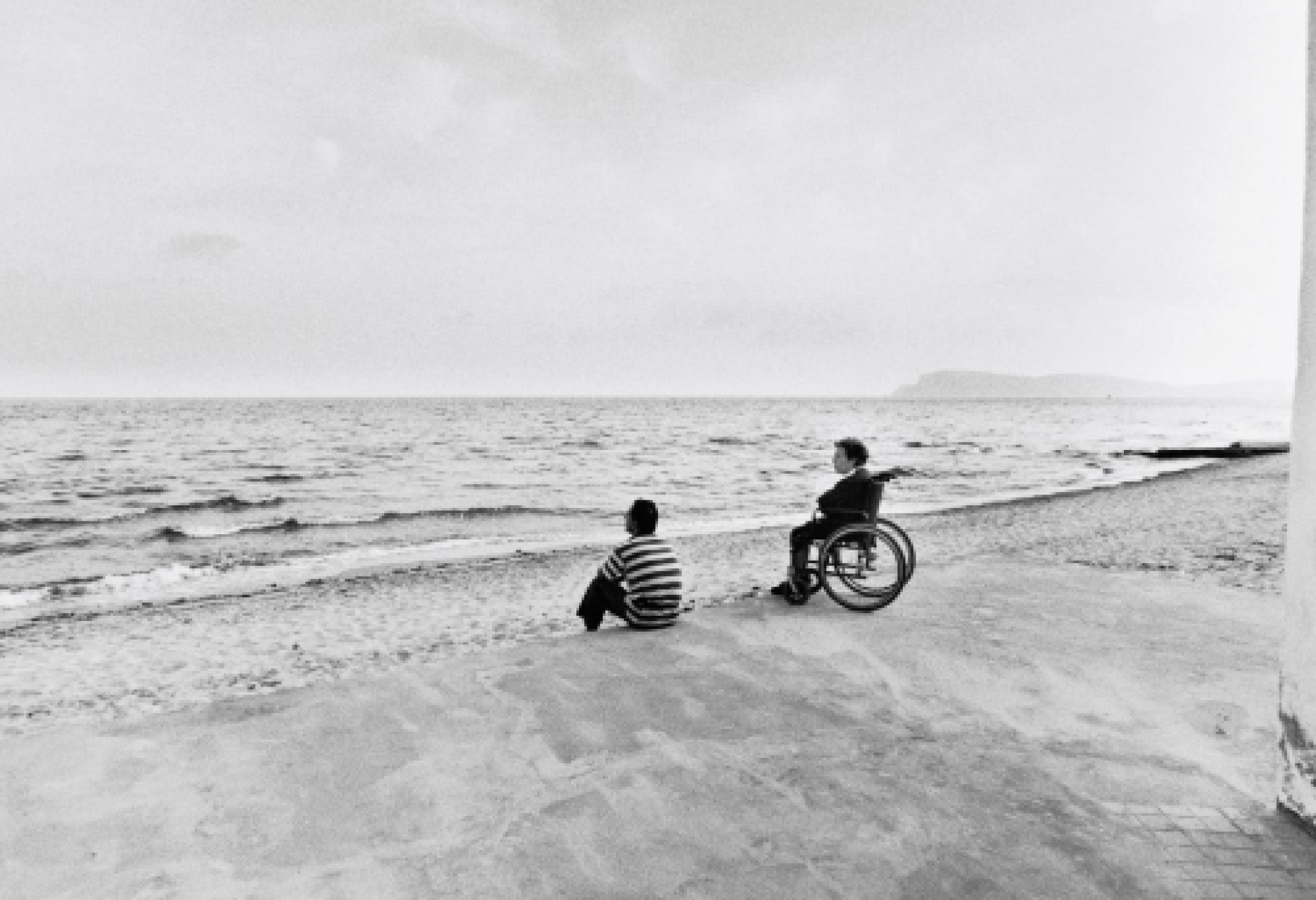 Una delle immagini di Gianni Berengo Gardin del reportage "La vita, nonostante: sclerosi multipla, diario per immagini", realizzato negli Anni Novanta per l'AISM