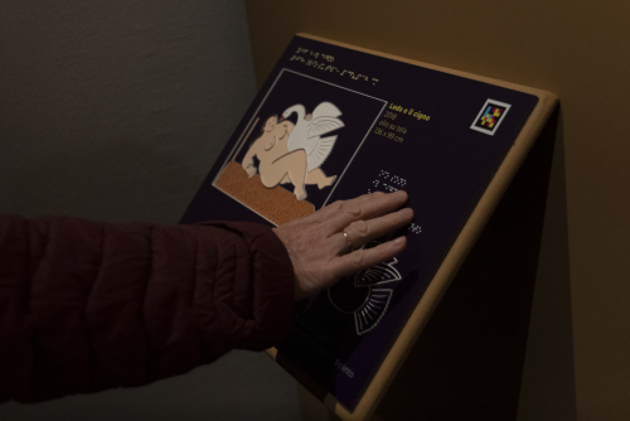 Uno dei pannelli tattili realizzati per la mostra "Fernando Botero. Tecnica monumentale" (©Marisa Jans/Archivi Forte di Bard)
