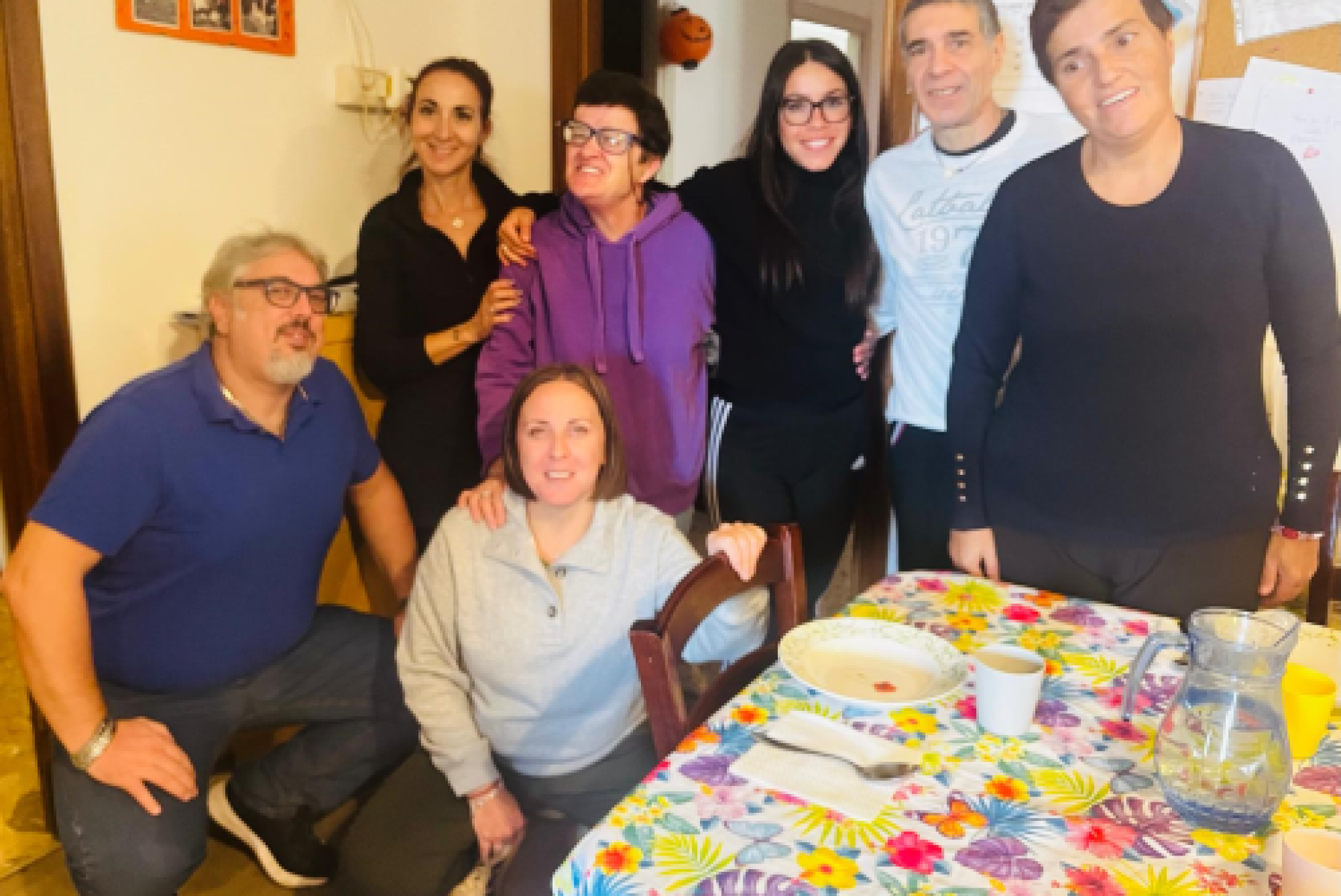 Foto di gruppo per le persone di Casa Sirio