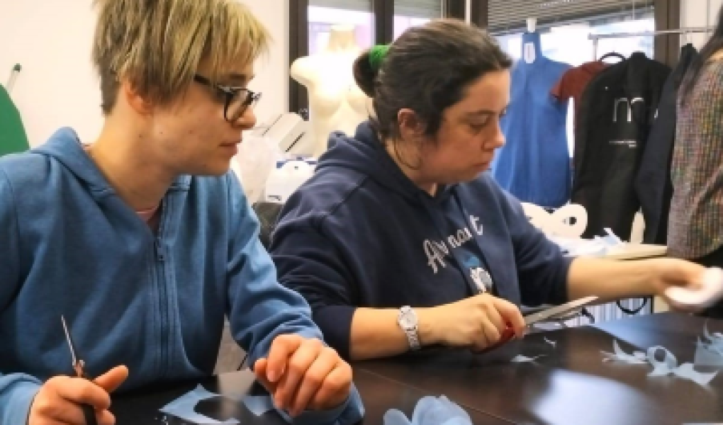 Persone della Fondazione Centro Anch'io al lavoro, in vista della sfilata di Milano