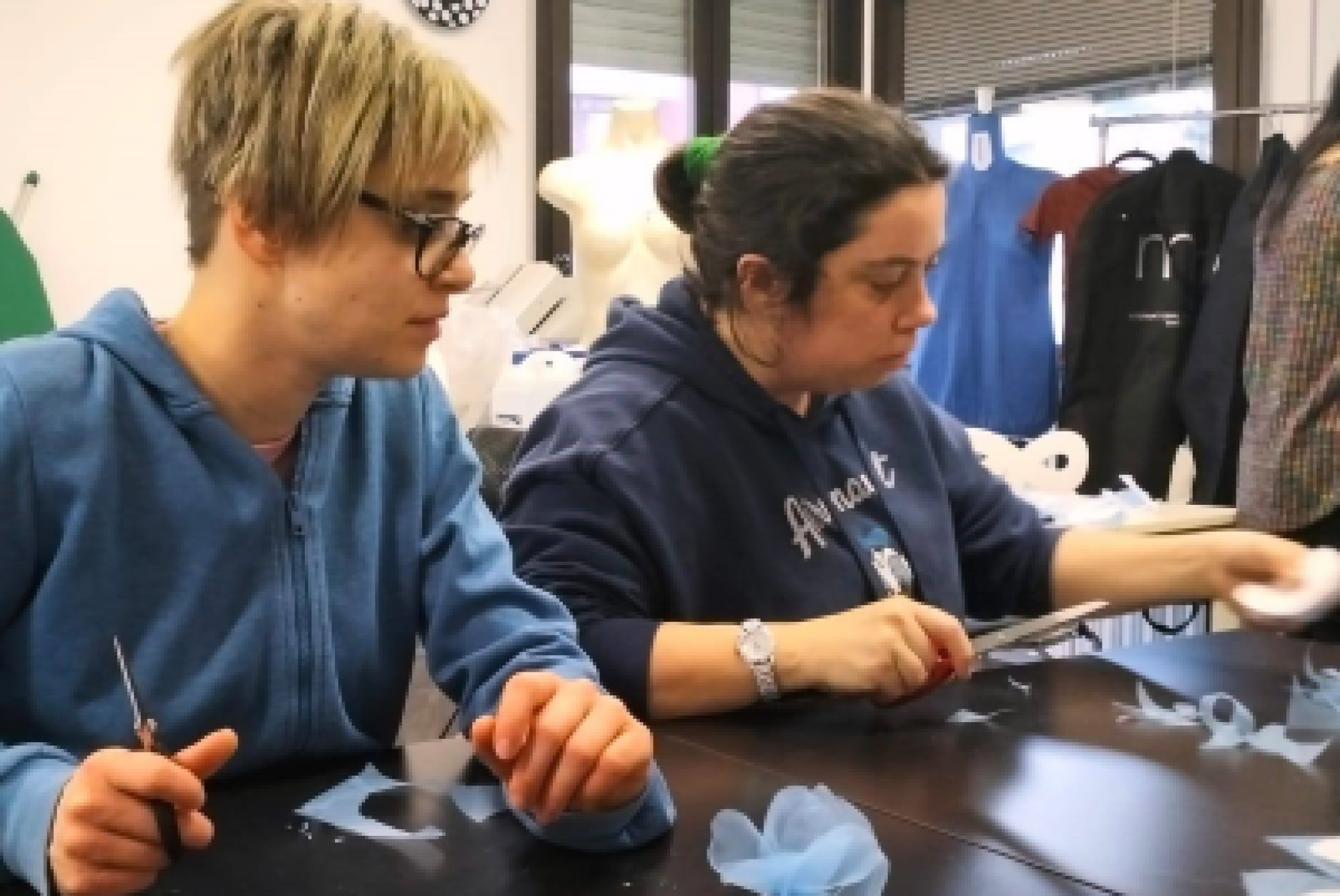Persone della Fondazione Centro Anch'io al lavoro, in vista della sfilata di Milano