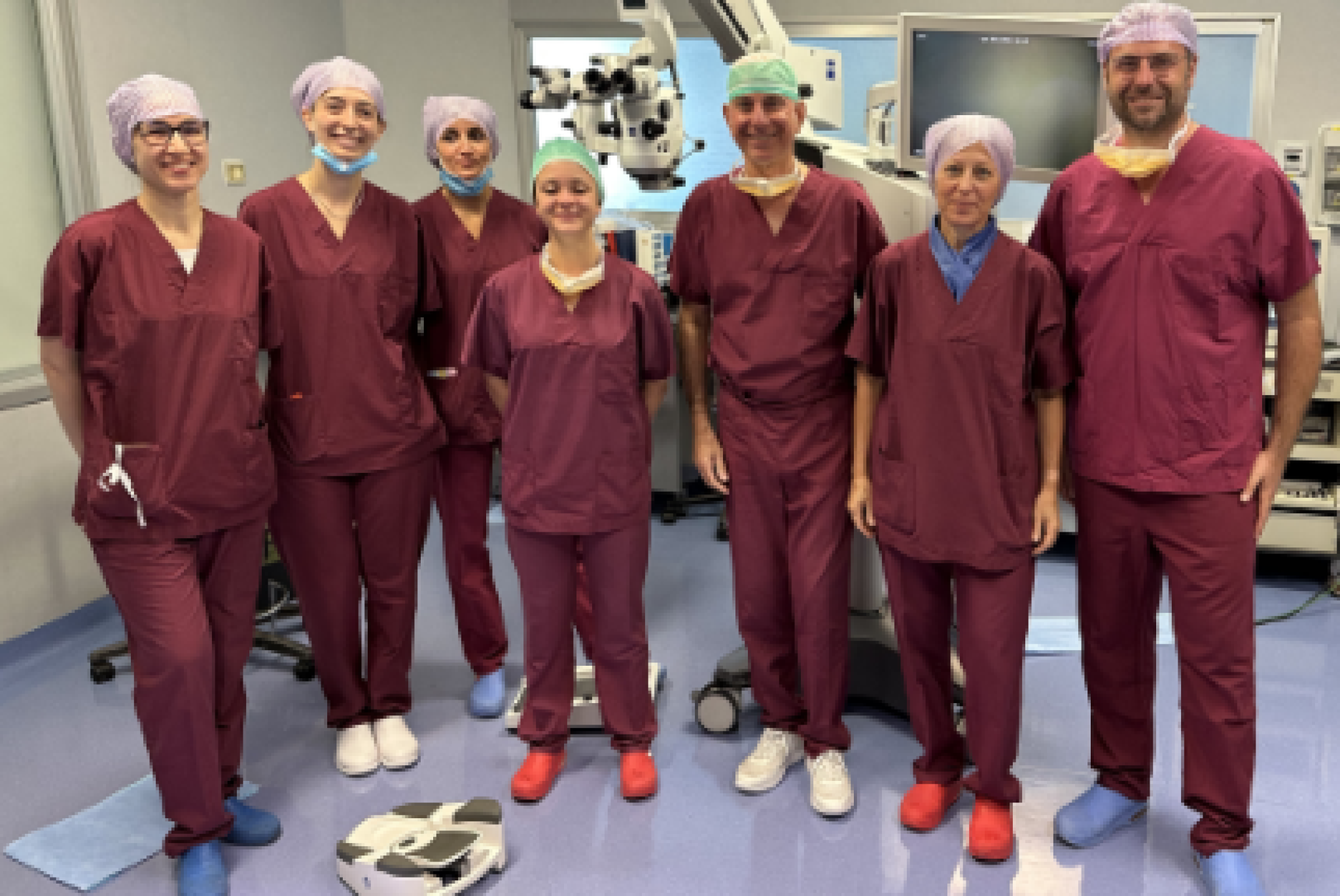 Il team della Clinica Oculistica Universitaria del Presidio Ospedaliero di Udine che ha eseguito il trattamento con terapia genica per la cura della degenerazione maculare legata all’età nella sua forma aggressiva
