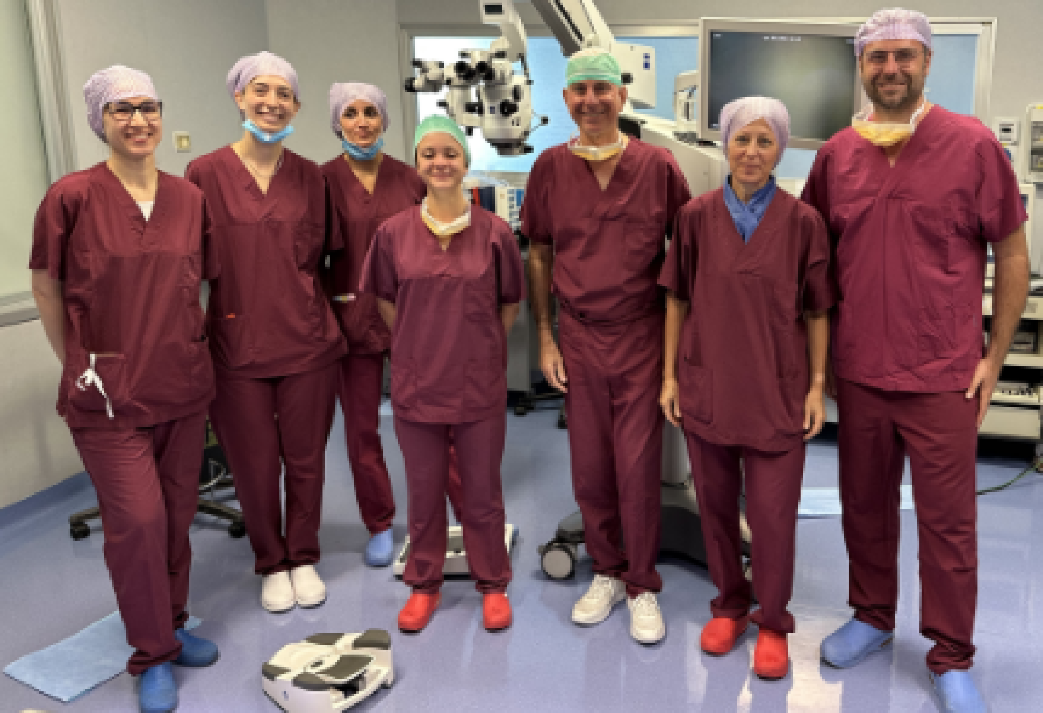Il team della Clinica Oculistica Universitaria del Presidio Ospedaliero di Udine che ha eseguito il trattamento con terapia genica per la cura della degenerazione maculare legata all’età nella sua forma aggressiva