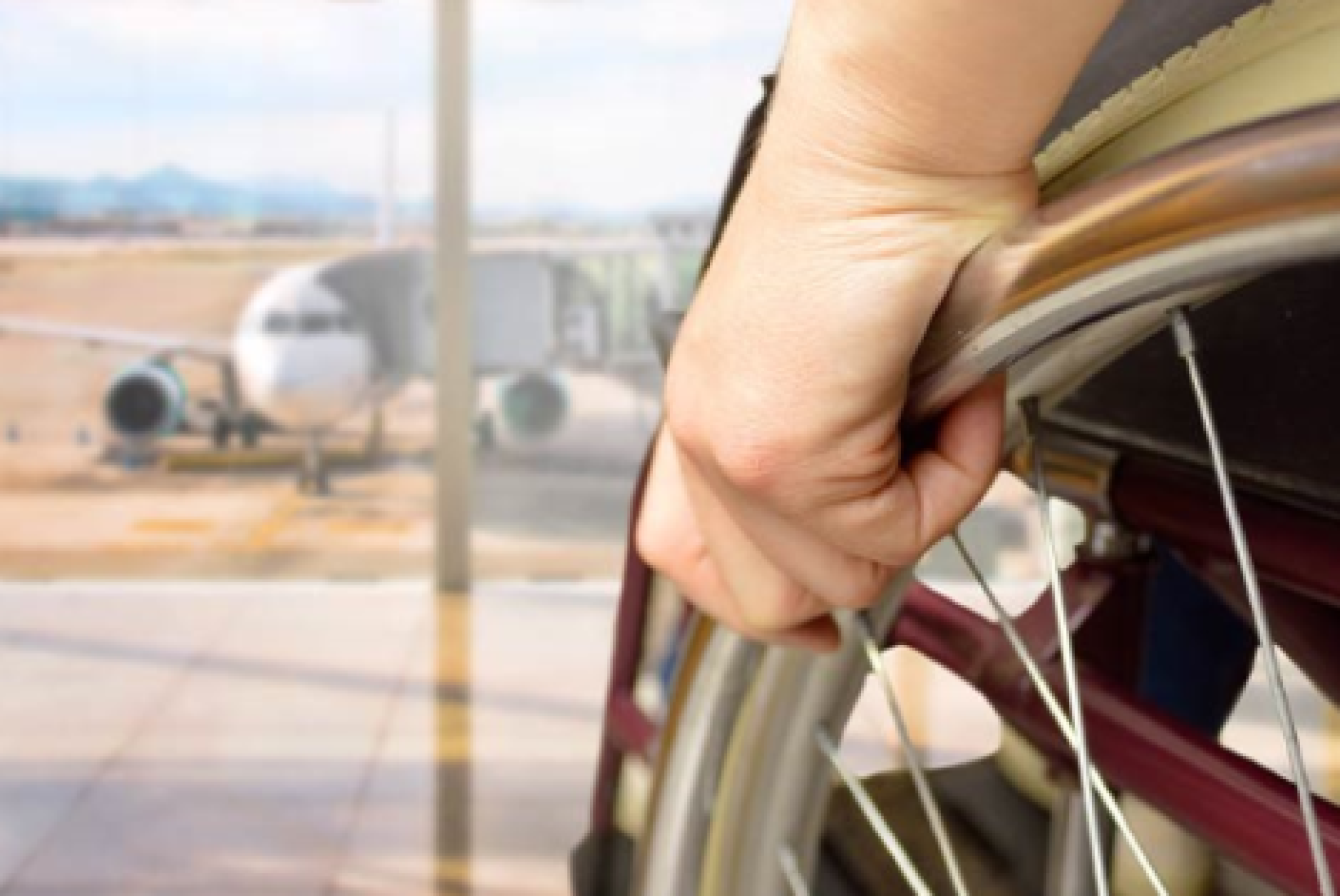 Una giovane donna con disabilità trattata come un pacco da Ryanair