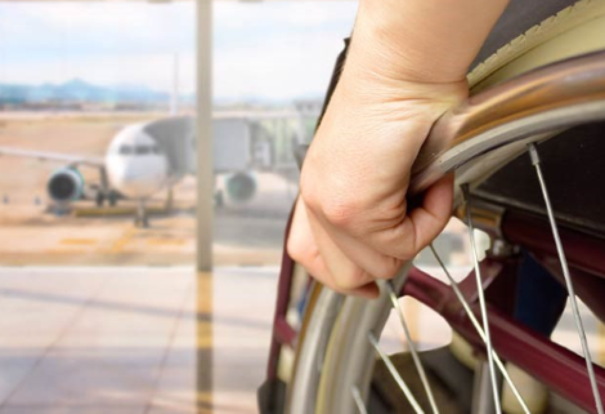 Una giovane donna con disabilità trattata come un pacco da Ryanair