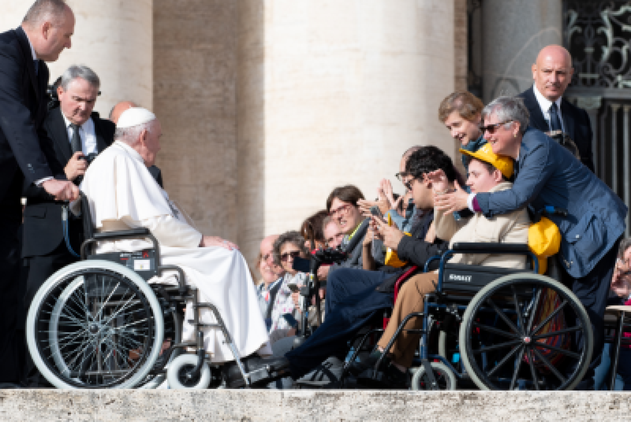 Un incontro di Papa Francesco con una serie di persone con disabilità e con i loro familiari, in occasione di una recente Giornata Internazionale delle Persone con Disabilità (foto di Marco Calvarese; ©foto SIR/Marco Calvarese)