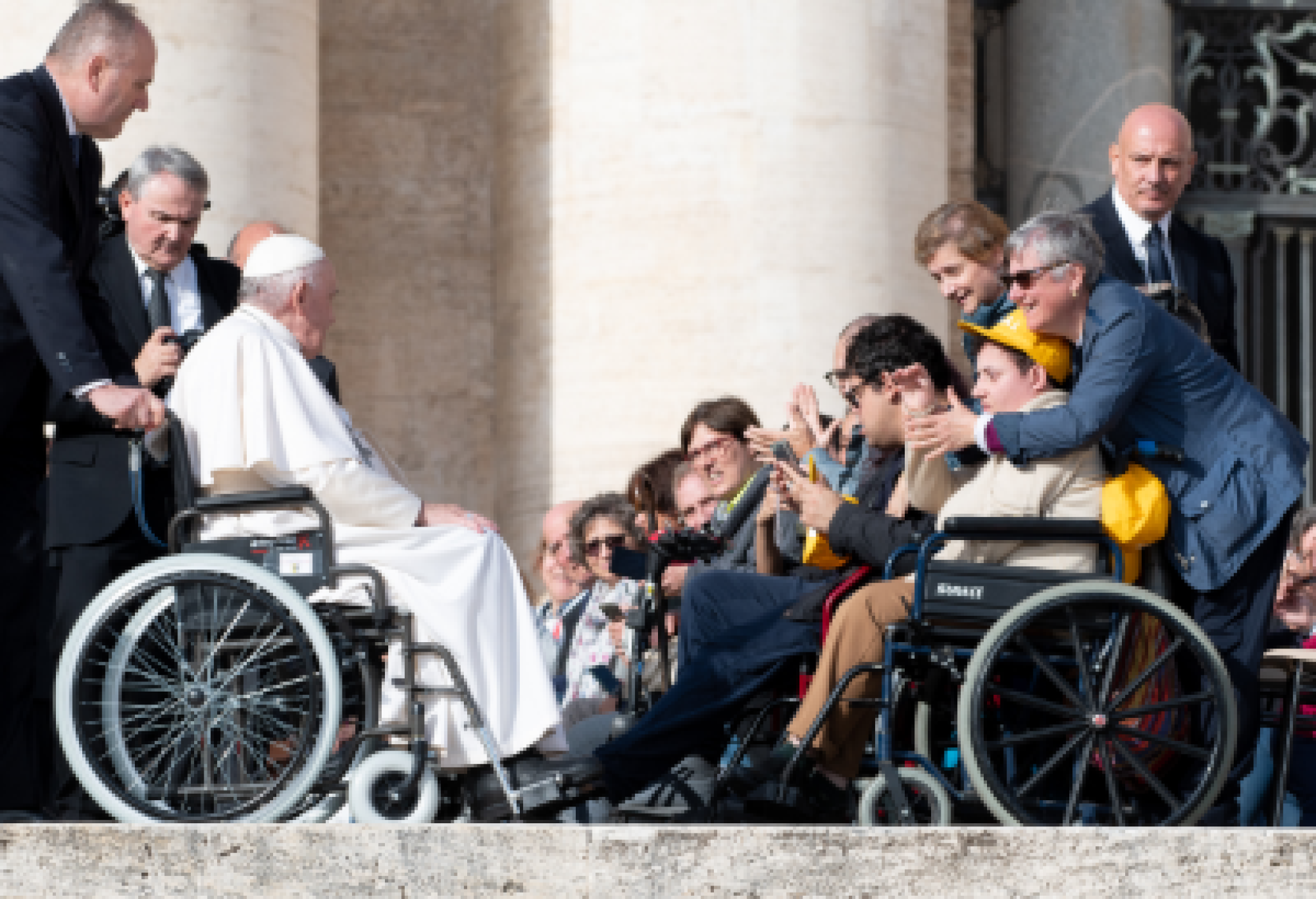 Un incontro di Papa Francesco con una serie di persone con disabilità e con i loro familiari, in occasione di una recente Giornata Internazionale delle Persone con Disabilità (foto di Marco Calvarese; ©foto SIR/Marco Calvarese)