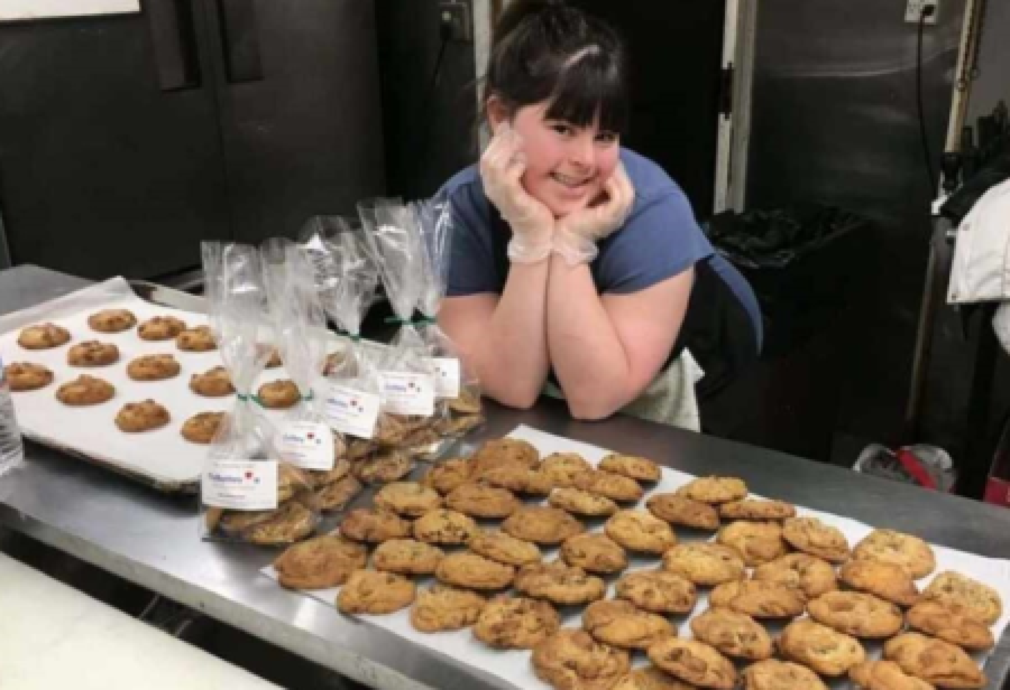 Collette Divitto davanti ai suoi biscotti