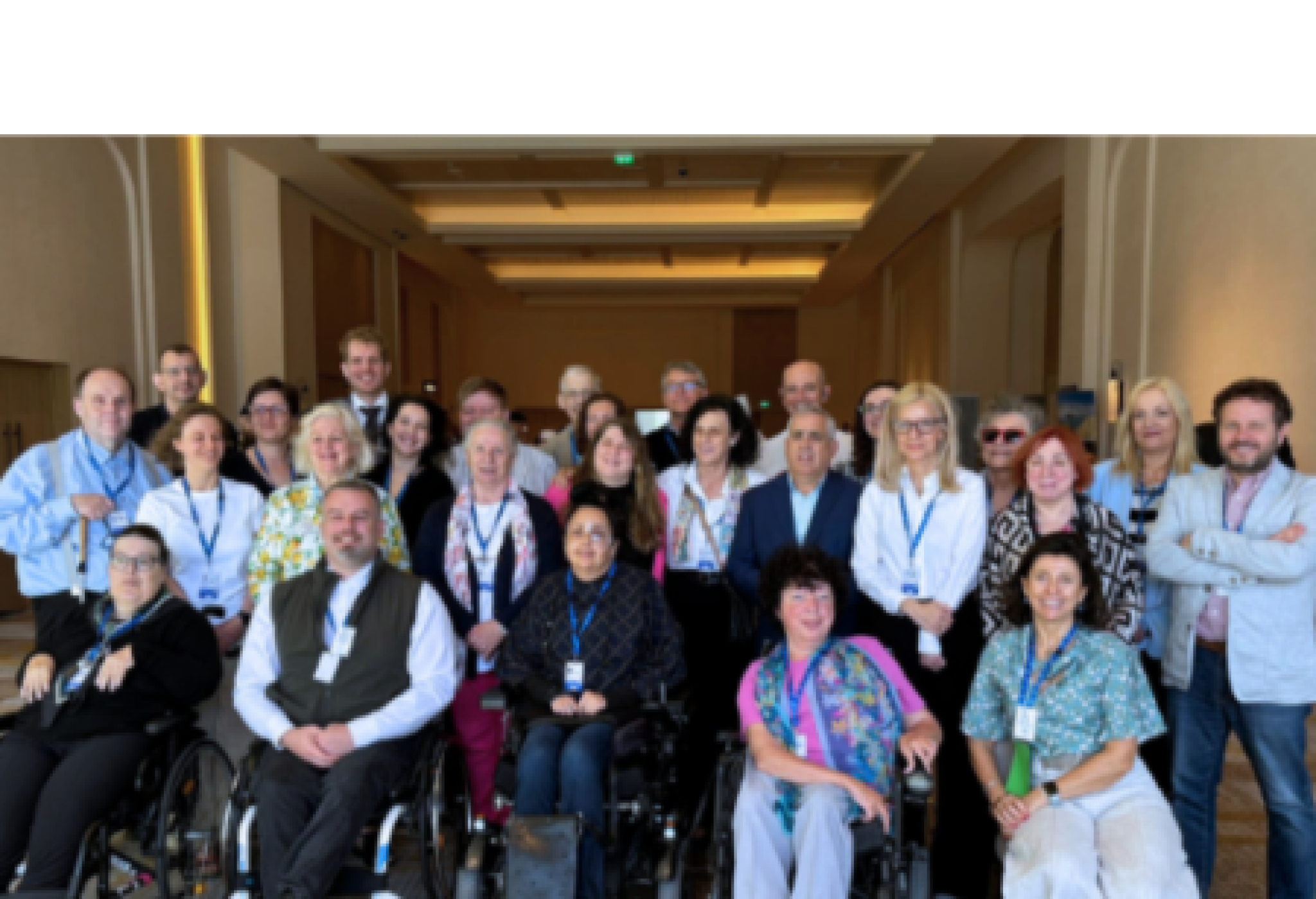 Il nuovo Consiglio del Forum Europeo sulla Disabilità. In prima fila, la seconda da destra è la nuova Presidente, la lettone Gunta Anča