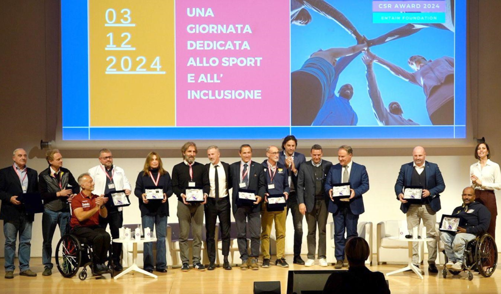 Foto di gruppo per i premiati con il "CSR Award 2024"