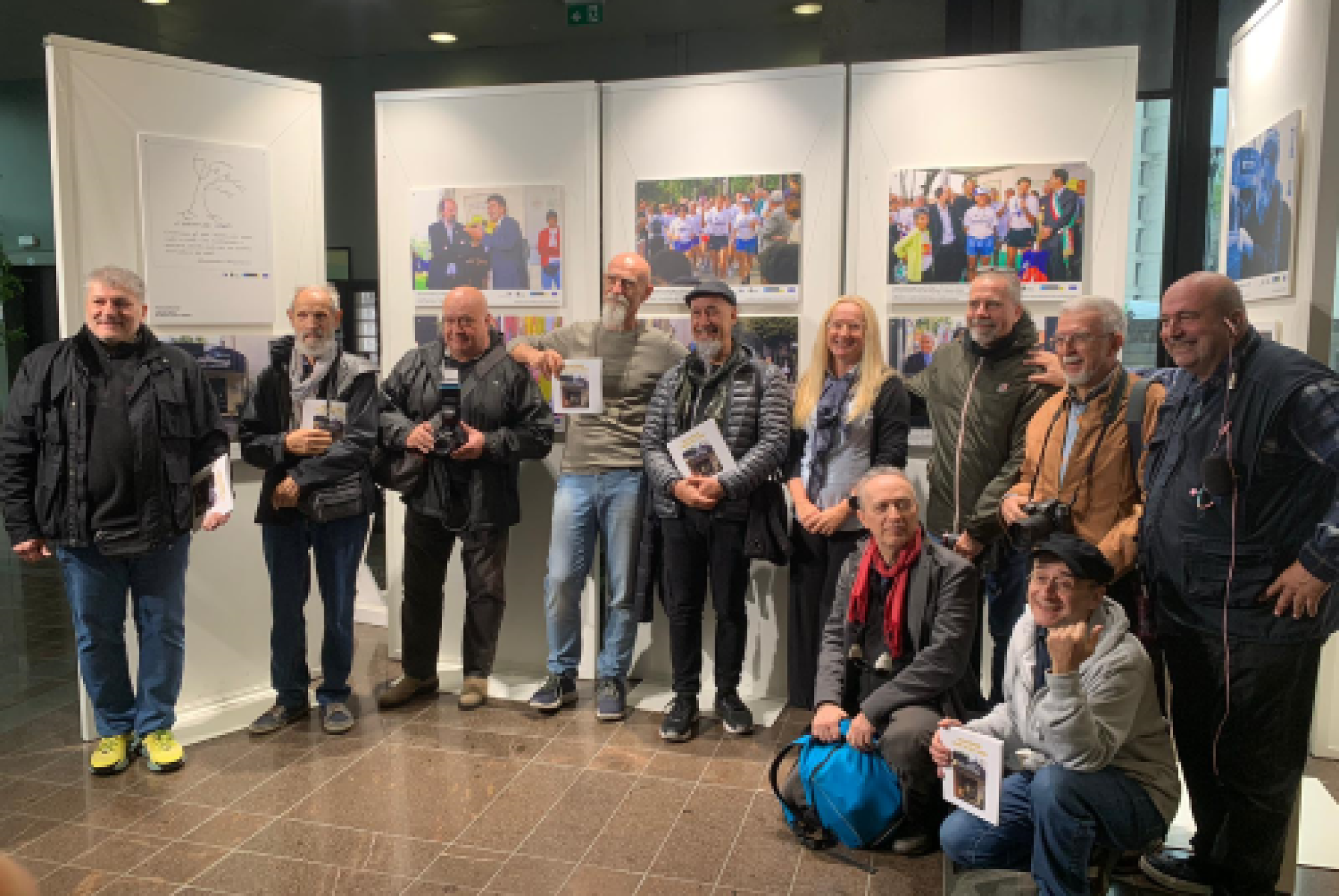 La maggior parte dei fotografi protagonisti della mostra "Casa dei Risvegli Luca De Nigris: vent’anni tra cura e cultura"